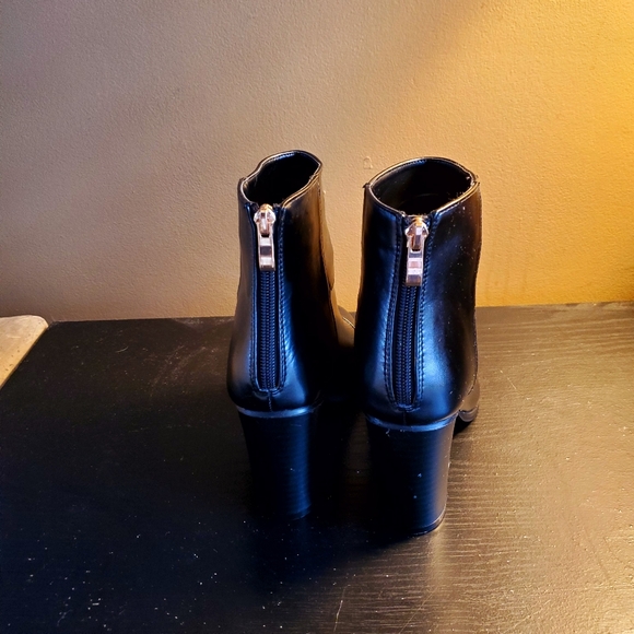 Boots, size 7.5 - Picture 3 of 3